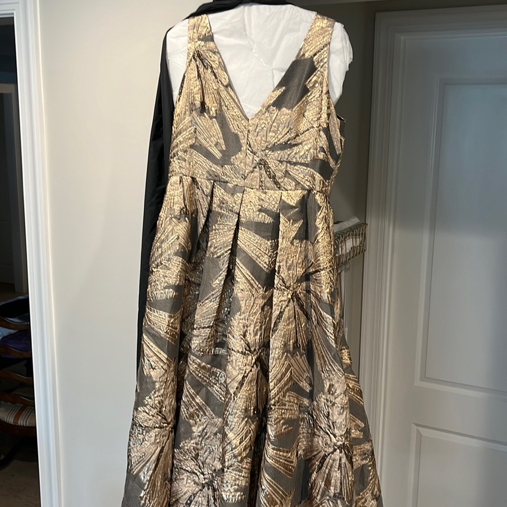 Saks Fifth Avenue Aidan Mattox worn x1 for our daughters wedding. Dry cleaned.